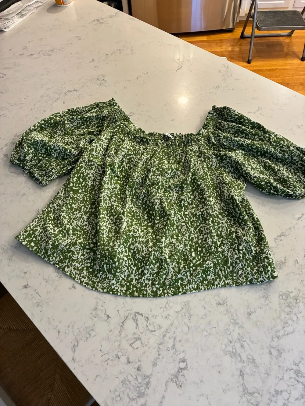 Abercrombie and Fit h szL Green on/off Shoulder Peasant Blouse - Women Tops